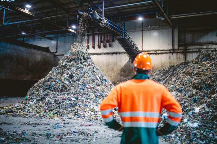 foto di tecnico gestione rifiuti